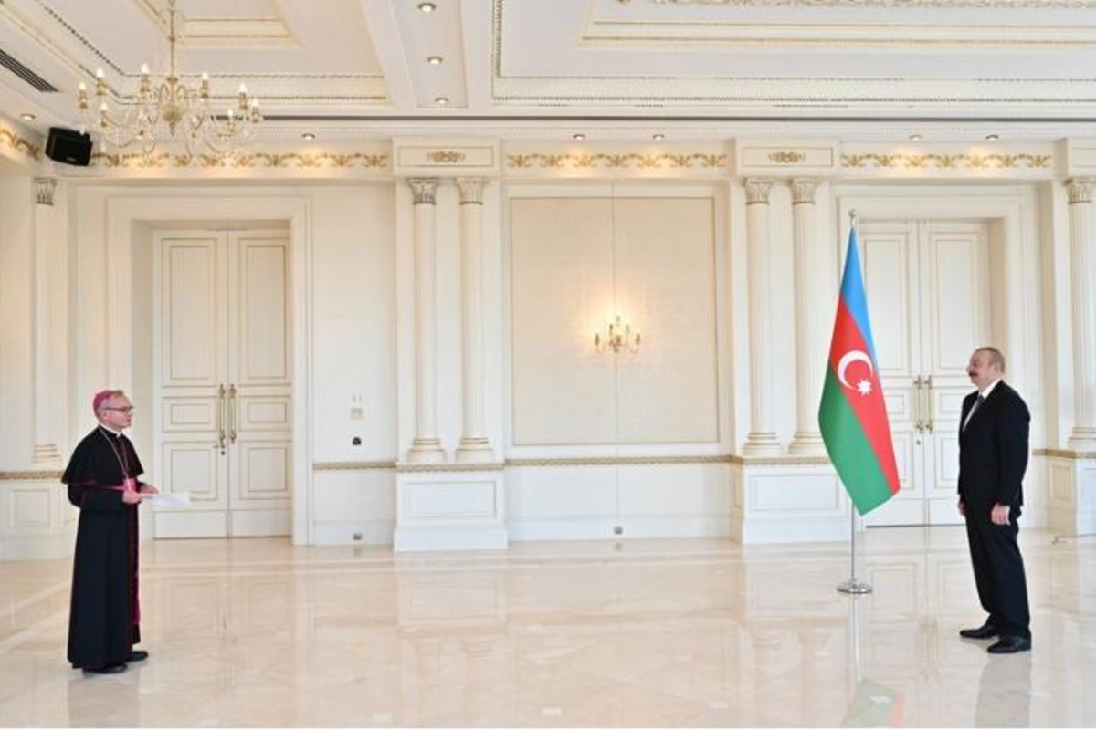 İlham Əliyev Vatikanın yeni səfirinin etimadnaməsini qəbul edib — FOTO