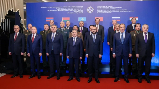 Lavrov İrəvanda fotoqrafla DALAŞDI — FOTO