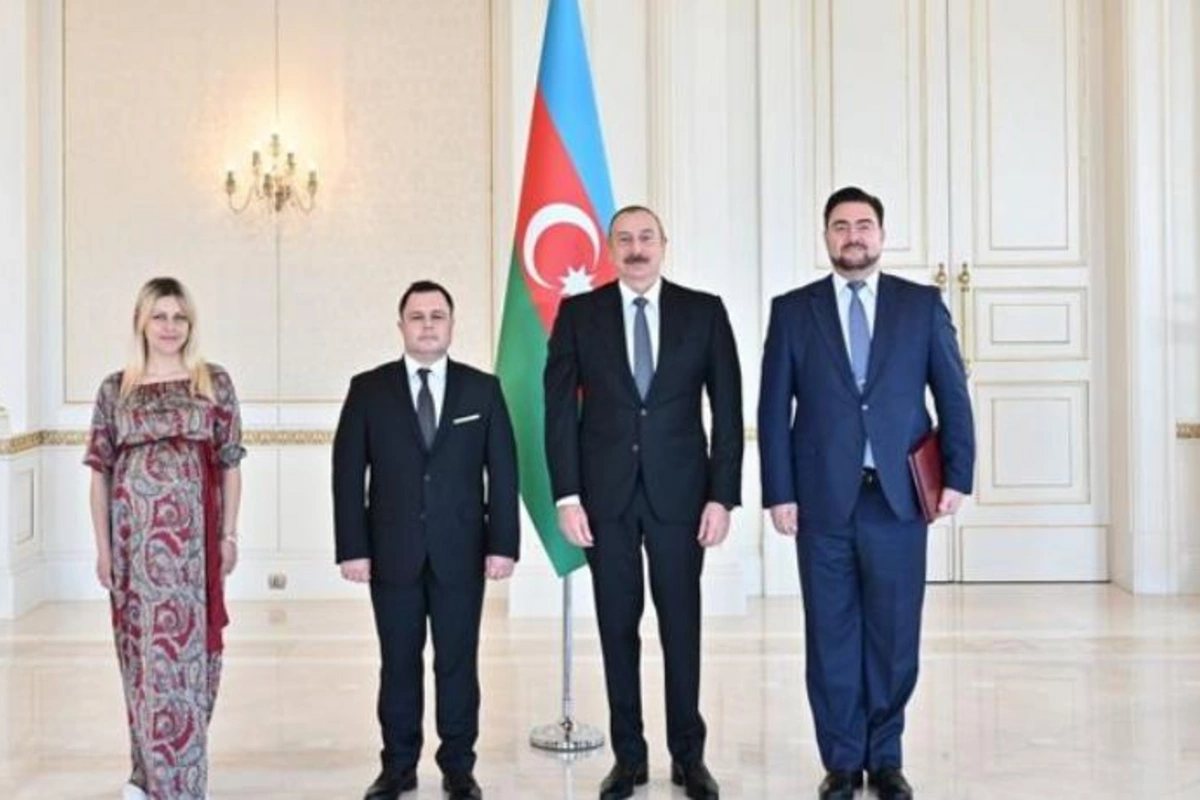 İlham Əliyev Moldovanın ölkəmizə yeni təyin olunan səfirini qəbul etdi — YENİLƏNİB (FOTO)