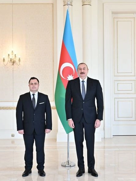 İlham Əliyev Moldovanın ölkəmizə yeni təyin olunan səfirini qəbul etdi — YENİLƏNİB (FOTO) İlham Əliyev Moldovanın ölkəmizə yeni təyin olunan səfirini qəbul etdi — YENİLƏNİB (FOTO)
