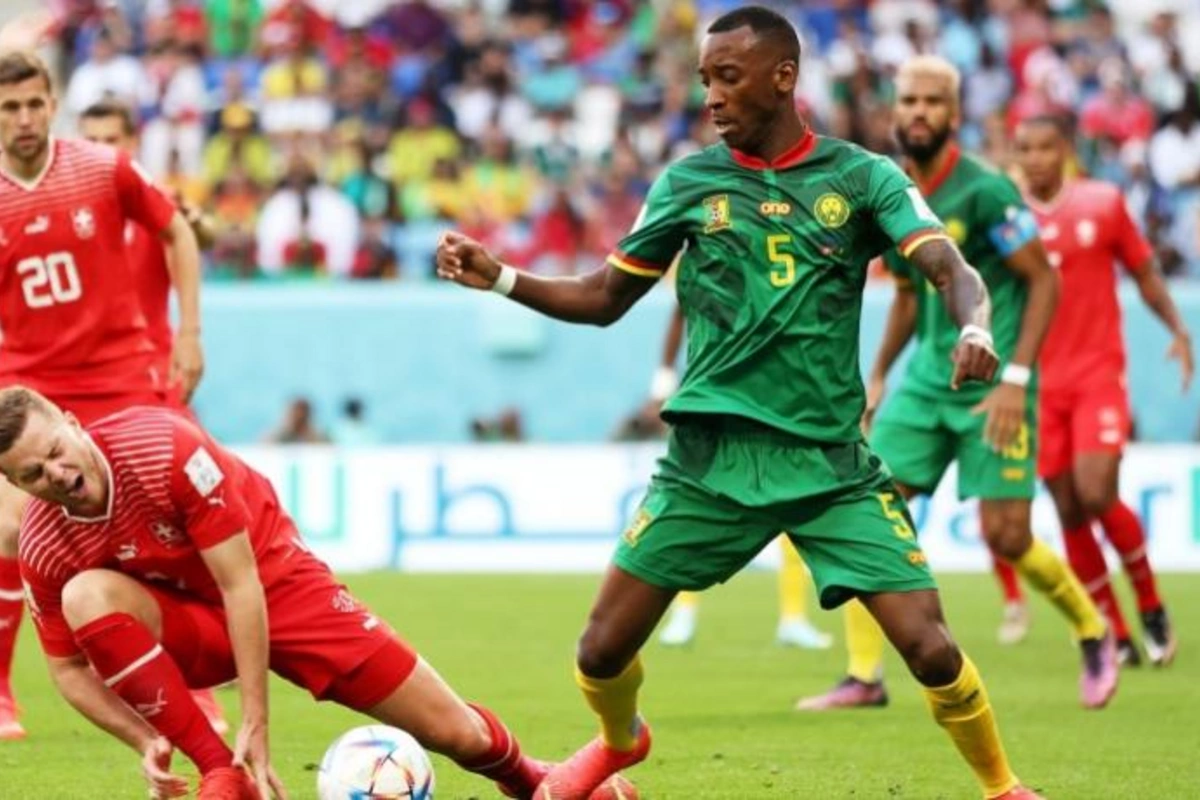 Kamerunun futbolçusu DÇ-də Rusiya bayrağı ilə oynadı — FOTO