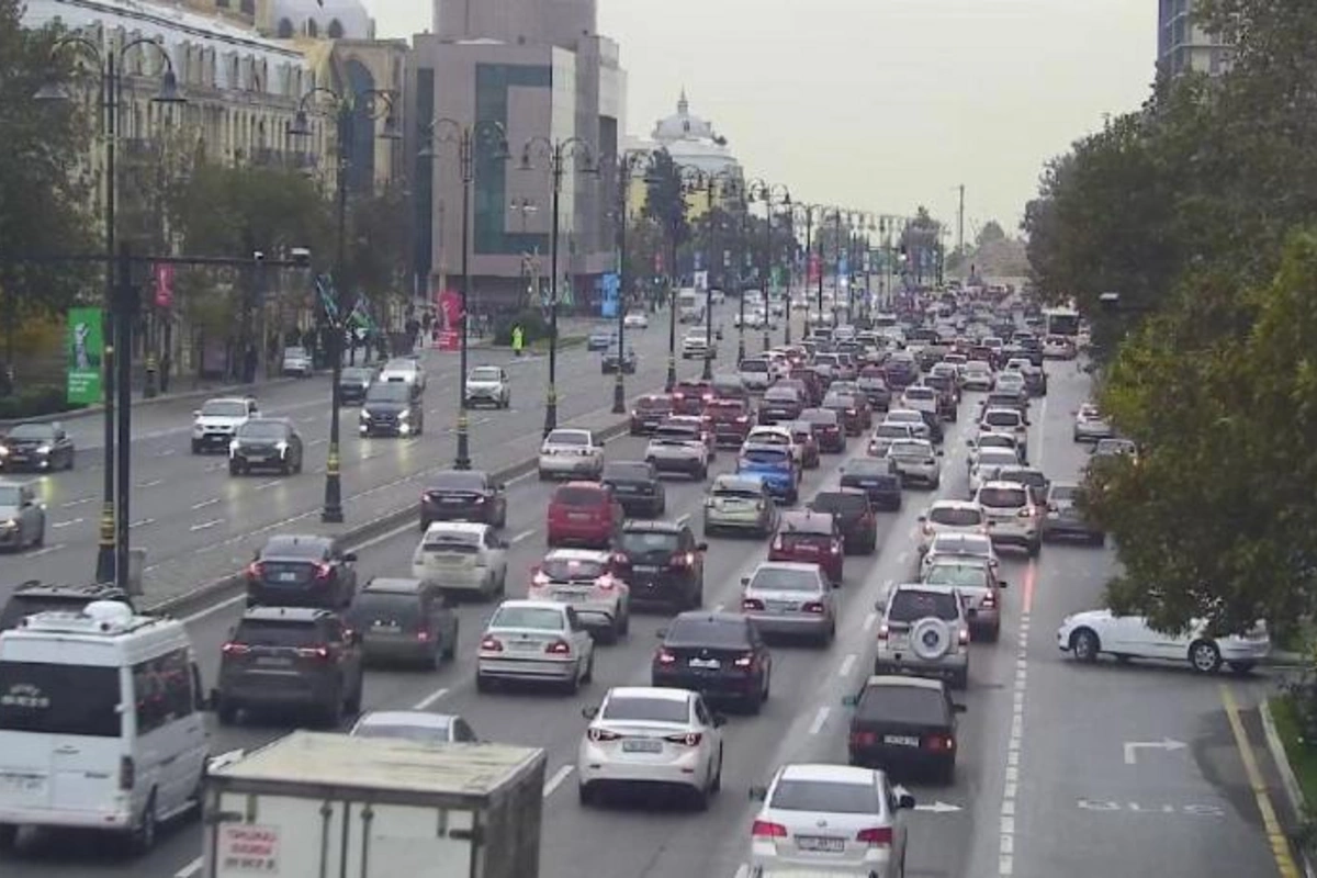 Tıxac olan yollar — SİYAHI