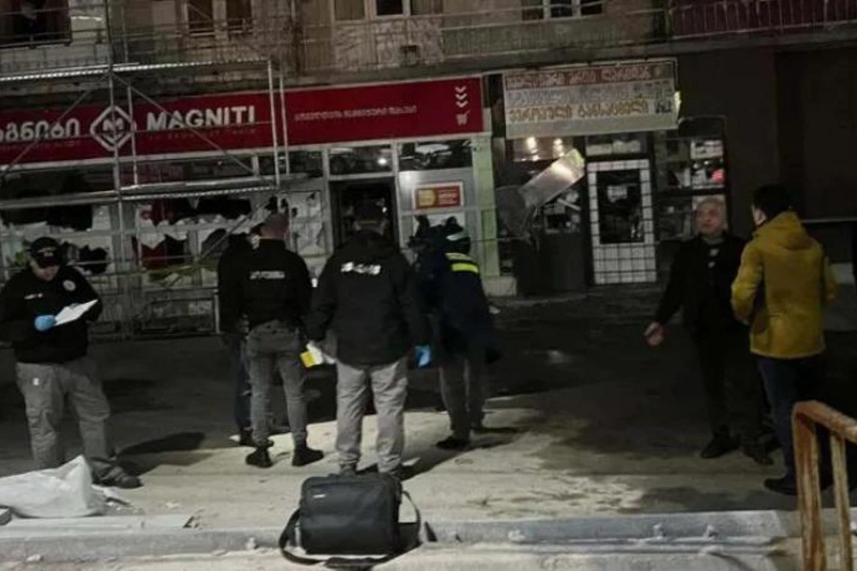 Kişi özünü və keçmiş həyat yoldaşını yandırdı