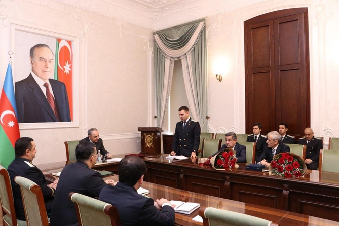 Baş Prokurorluğun iki vəzifəli şəxsi təqaüdə göndərildi (FOTO)