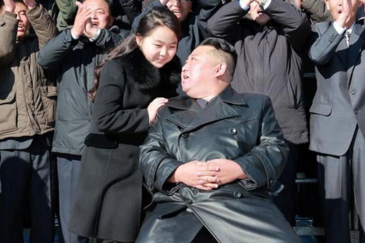 Kim Çen In qızı və nüvə raketi ilə gələcək nəsillərə mesaj göndərdi — FOTO