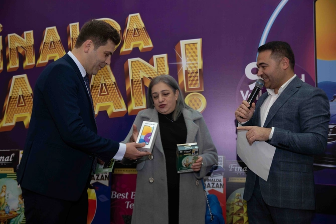 “Finalda qazan!” lotereyasının 1-ci tirajının qaliblərinə mobil telefonlar təqdim olundu — FOTOLAR