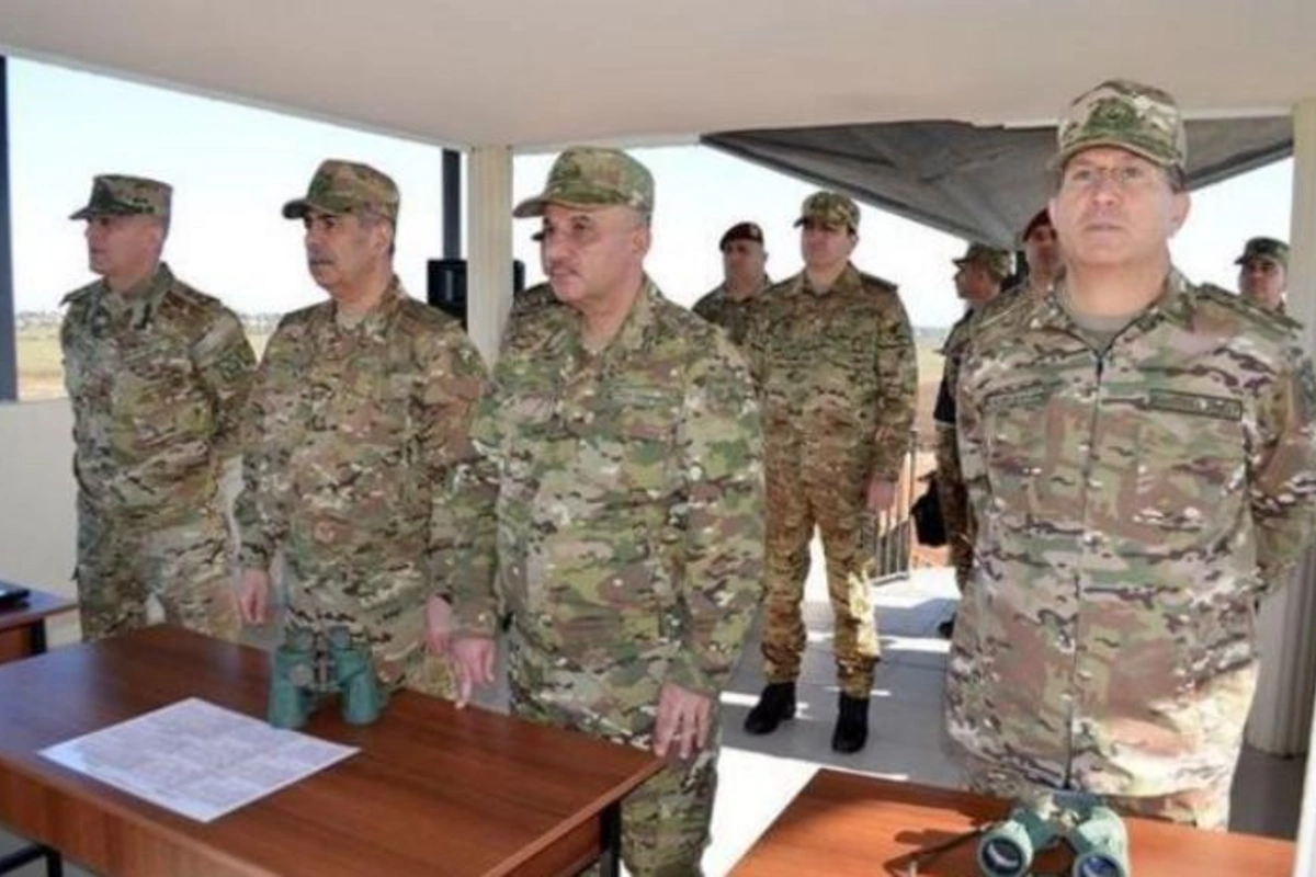 Zakir Həsənov İranla sərhəddəki təlimləri izlədi — FOTO/VİDEO