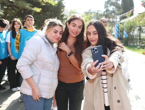 Leyla Əliyevanın iştirakı ilə növbəti abadlaşdırılmış həyətin açılışı olub — FOTO
