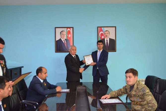 Füzuli rayonunda dövlət qulluğunda çalışan şəhid ailələri və qazilərlə görüş keçirildi — FOTOLAR Füzuli rayonunda dövlət qulluğunda çalışan şəhid ailələri və qazilərlə görüş keçirildi — FOTOLAR