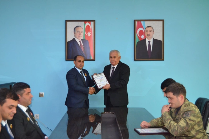 Füzuli rayonunda dövlət qulluğunda çalışan şəhid ailələri və qazilərlə görüş keçirildi — FOTOLAR Füzuli rayonunda dövlət qulluğunda çalışan şəhid ailələri və qazilərlə görüş keçirildi — FOTOLAR