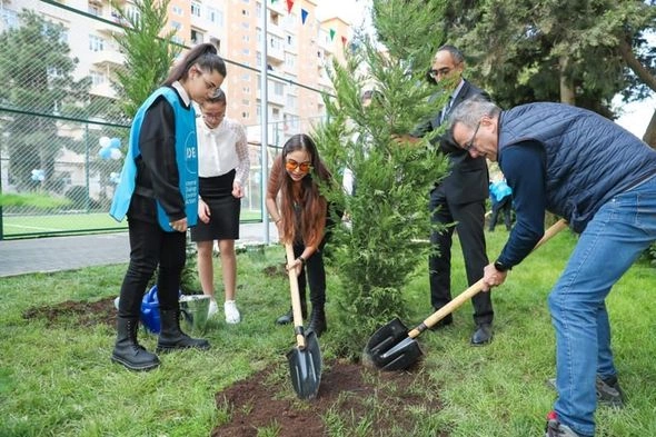 Leyla Əliyevanın iştirakı ilə növbəti abadlaşdırılmış həyətin açılışı olub — FOTO