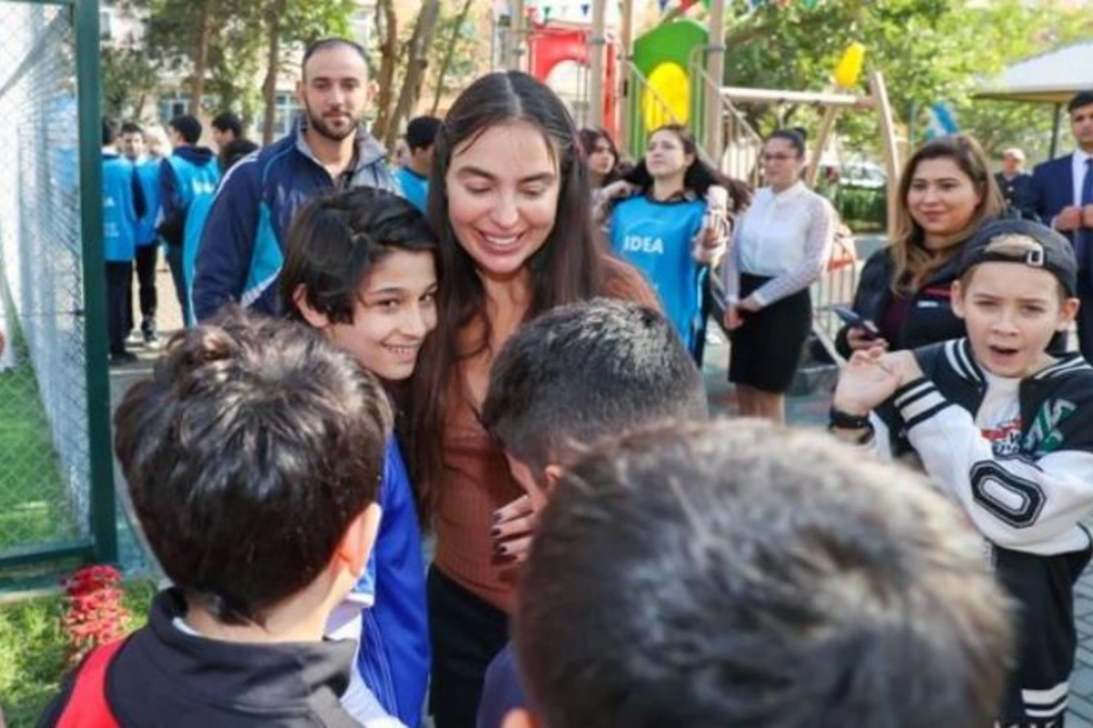Leyla Əliyevanın iştirakı ilə növbəti abadlaşdırılmış həyətin açılışı olub — FOTO