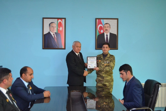 Füzuli rayonunda dövlət qulluğunda çalışan şəhid ailələri və qazilərlə görüş keçirildi — FOTOLAR Füzuli rayonunda dövlət qulluğunda çalışan şəhid ailələri və qazilərlə görüş keçirildi — FOTOLAR