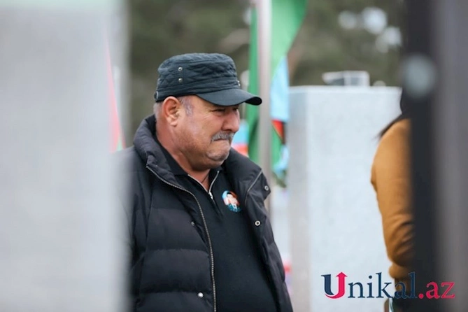 Yaxınları Qaraheybət şəhidlərini ziyarət edir — FOTOLAR Yaxınları Qaraheybət şəhidlərini ziyarət edir — FOTOLAR