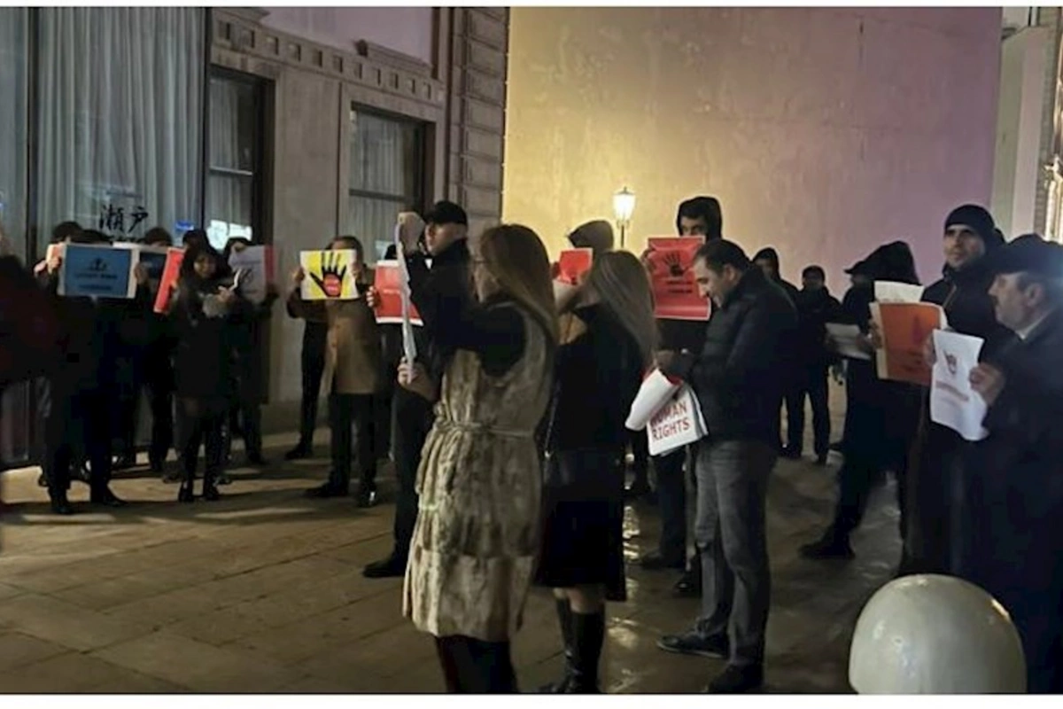 Bakıda anti-Türkiyə filminin nümayişinin planlaşdırılmasına görə etiraz aksiyası keçirilib — VİDEO