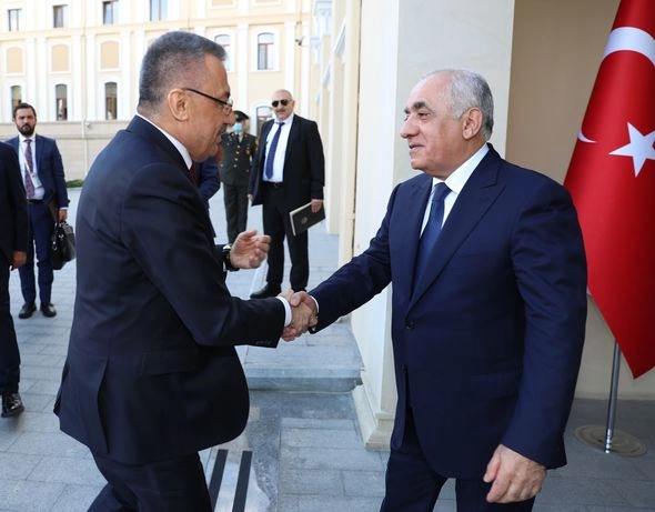 Əli Əsədov Türkiyənin Vitse-prezidenti ilə görüşdü — FOTO Əli Əsədov Türkiyənin Vitse-prezidenti ilə görüşdü — FOTO