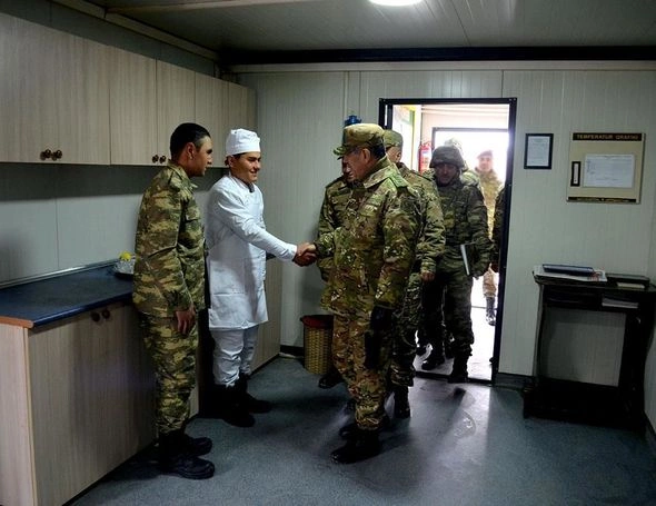 Müdafiə naziri Ermənistanla sərhəddə yerləşən bölmələrdə olub — FOTO/VİDEO