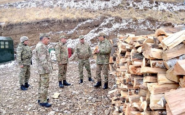 Müdafiə naziri Ermənistanla sərhəddə yerləşən bölmələrdə olub — FOTO/VİDEO