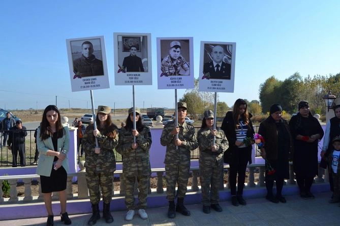 Füzulidə şəhidlərin xatirəsinə ucaldılmış abidənin açılışı oldu — FOTOLAR Füzulidə şəhidlərin xatirəsinə ucaldılmış abidənin açılışı oldu — FOTOLAR