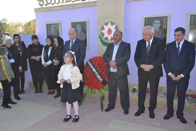 Füzulidə şəhidlərin xatirəsinə ucaldılmış abidənin açılışı oldu — FOTOLAR Füzulidə şəhidlərin xatirəsinə ucaldılmış abidənin açılışı oldu — FOTOLAR