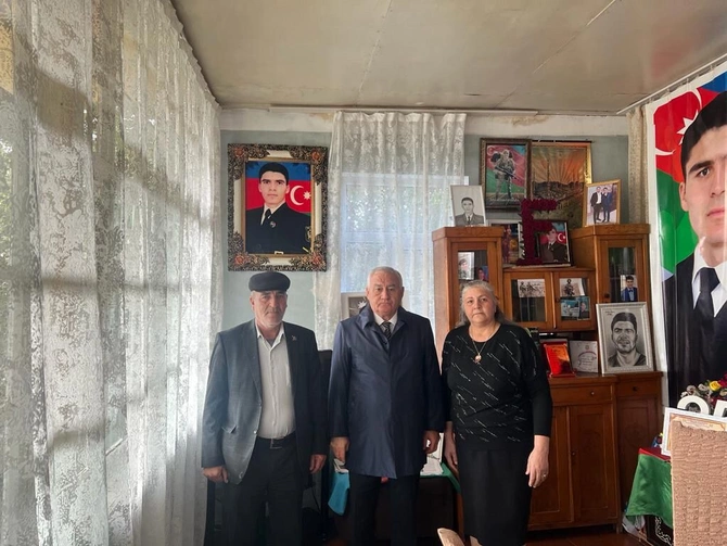 Füzulidən olan Vətən müharibəsi şəhidlərinin ailələri ziyarət olunub — FOTOLAR Füzulidən olan Vətən müharibəsi şəhidlərinin ailələri ziyarət olunub — FOTOLAR
