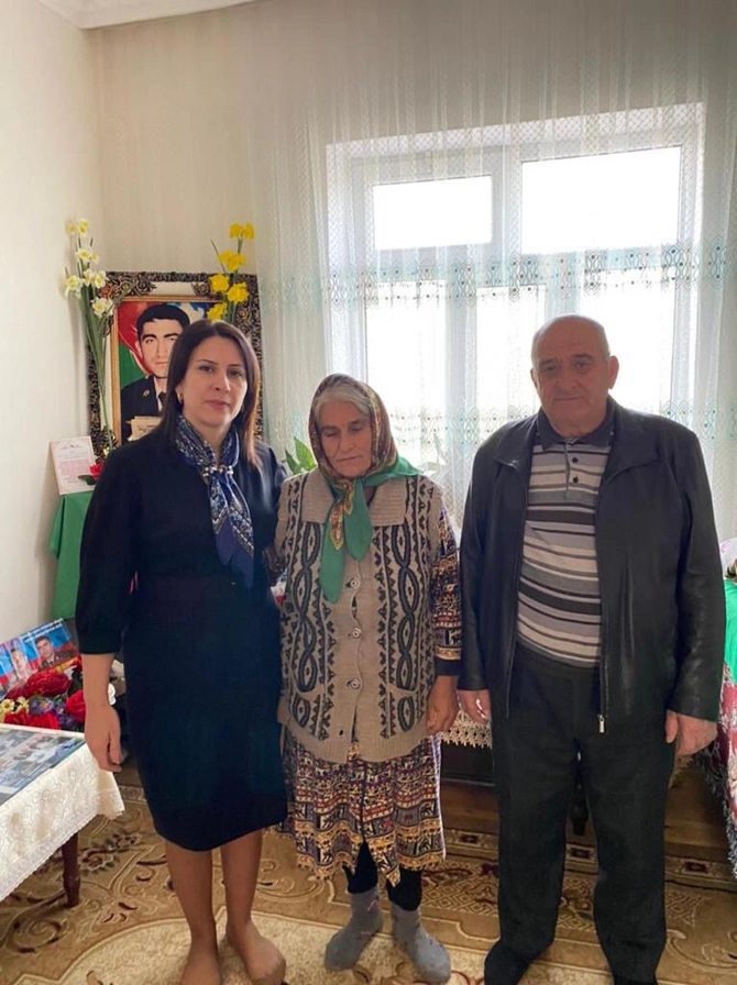 Füzulidən olan Vətən müharibəsi şəhidlərinin ailələri ziyarət olunub — FOTOLAR Füzulidən olan Vətən müharibəsi şəhidlərinin ailələri ziyarət olunub — FOTOLAR
