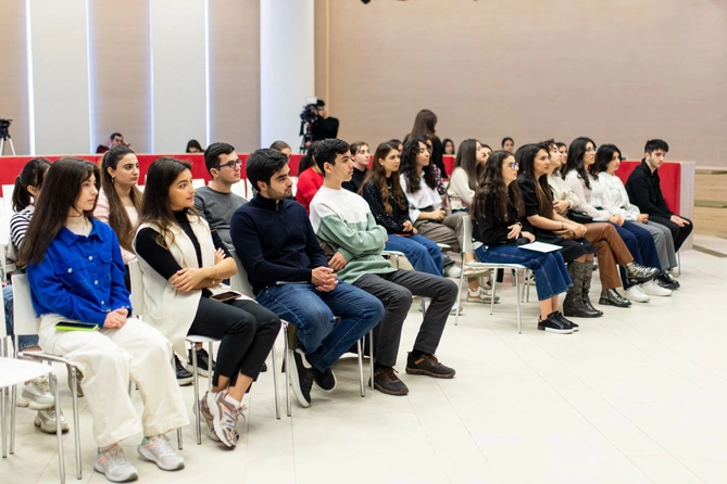 “Rəqəmsal media və kommunikasiya” mövzusunda “MEDİA talks” açıq seminarı keçirilib
