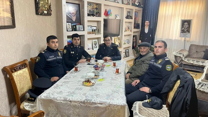 Zəngilan polisi Zəfər Günü ilə əlaqədar şəhid ailələrini ziyarət etdi — FOTOLAR Zəngilan polisi Zəfər Günü ilə əlaqədar şəhid ailələrini ziyarət etdi — FOTOLAR