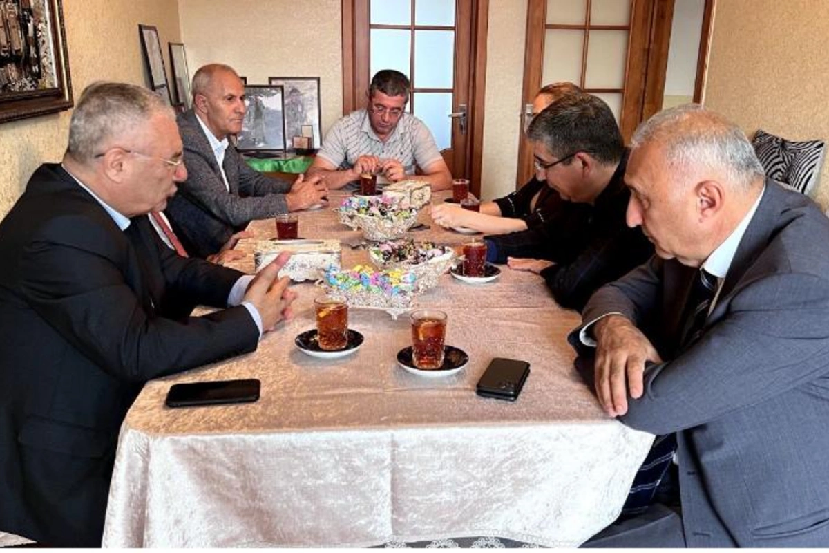 “Azərişıq” rəhbərliyi Zəfər Günü ilə bağlı şəhid ailələri və qazilərlə görüşlər keçirib — FOTOLAR