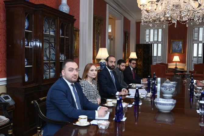 Azərbaycan və Ermənistan XİN başçılarının görüşü başladı — FOTOLAR Azərbaycan və Ermənistan XİN başçılarının görüşü başladı — FOTOLAR