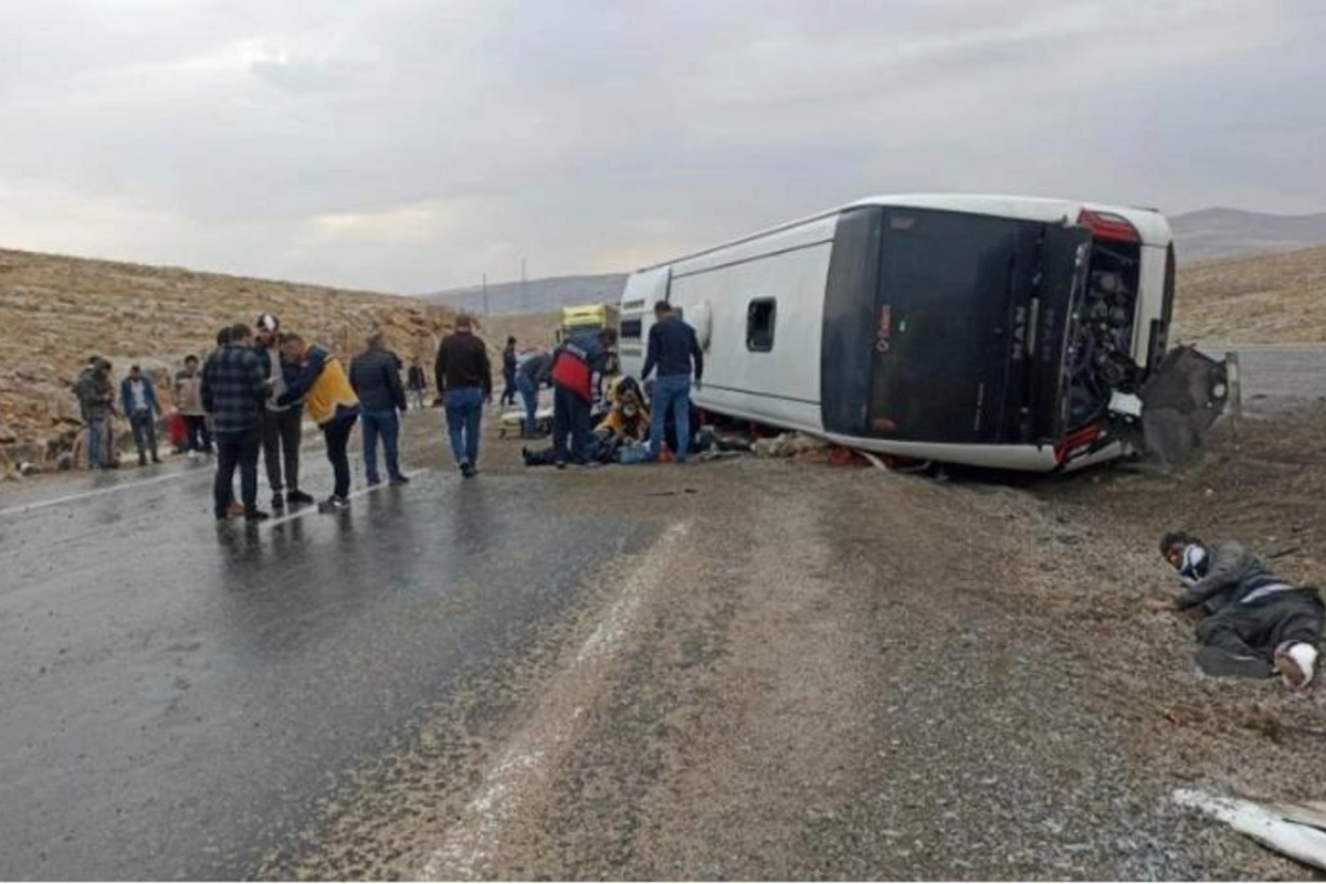 Türkiyədə immiqrantları daşıyan avtobus aşıb, 3 nəfər ölüb