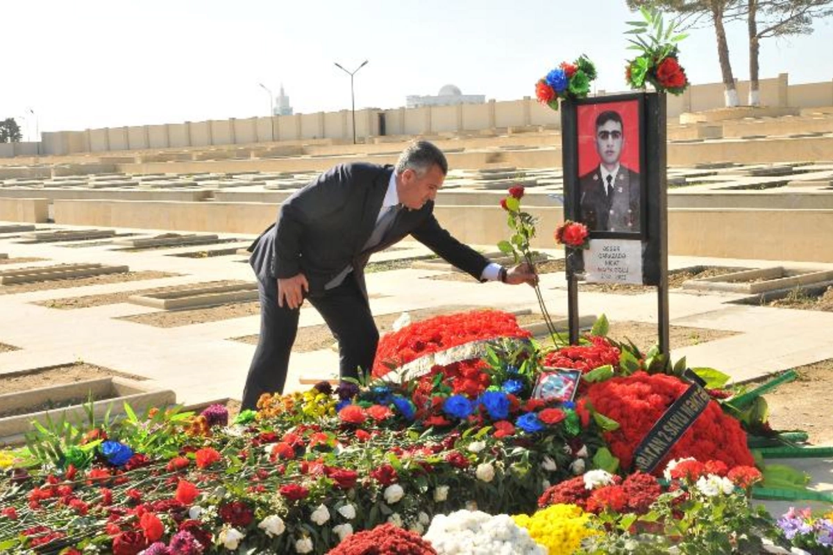 Abşeron rayonunda şəhidlər yad edilib — FOTOLAR