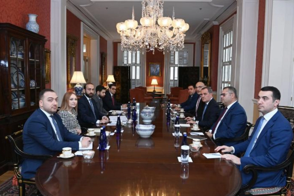 Azərbaycan və Ermənistan XİN başçılarının görüşü başladı — FOTOLAR