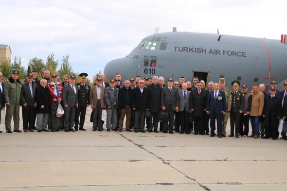 Türkiyəli qazilər Bakıya gəldilər — FOTOLAR