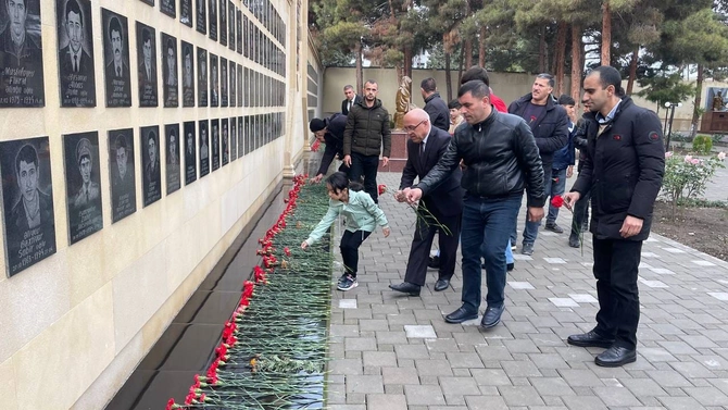 8 Noyabr - Zəfər Günü ilə bağlı Salyanda şəhidlərin xatirəsi anıldı — FOTOLAR