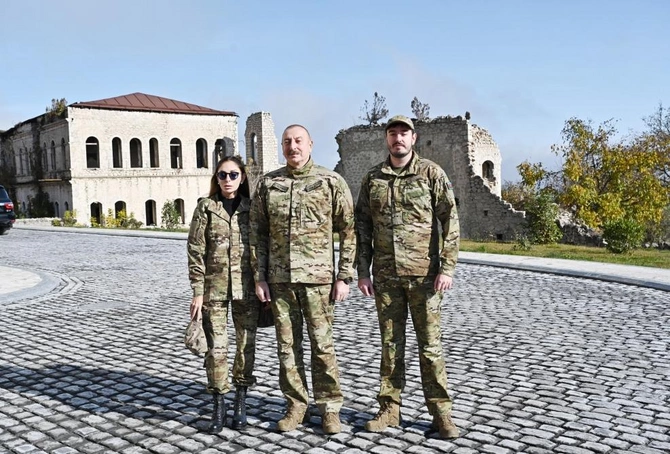 Prezident Zəfər Günü münasibətilə Şuşada keçirilən tədbirdə çıxış etdi — YENİLƏNİB/FOTOLAR
