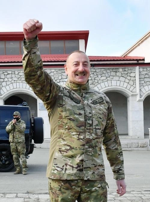 Prezident Zəfər Günü münasibətilə Şuşada keçirilən tədbirdə çıxış etdi — YENİLƏNİB/FOTOLAR