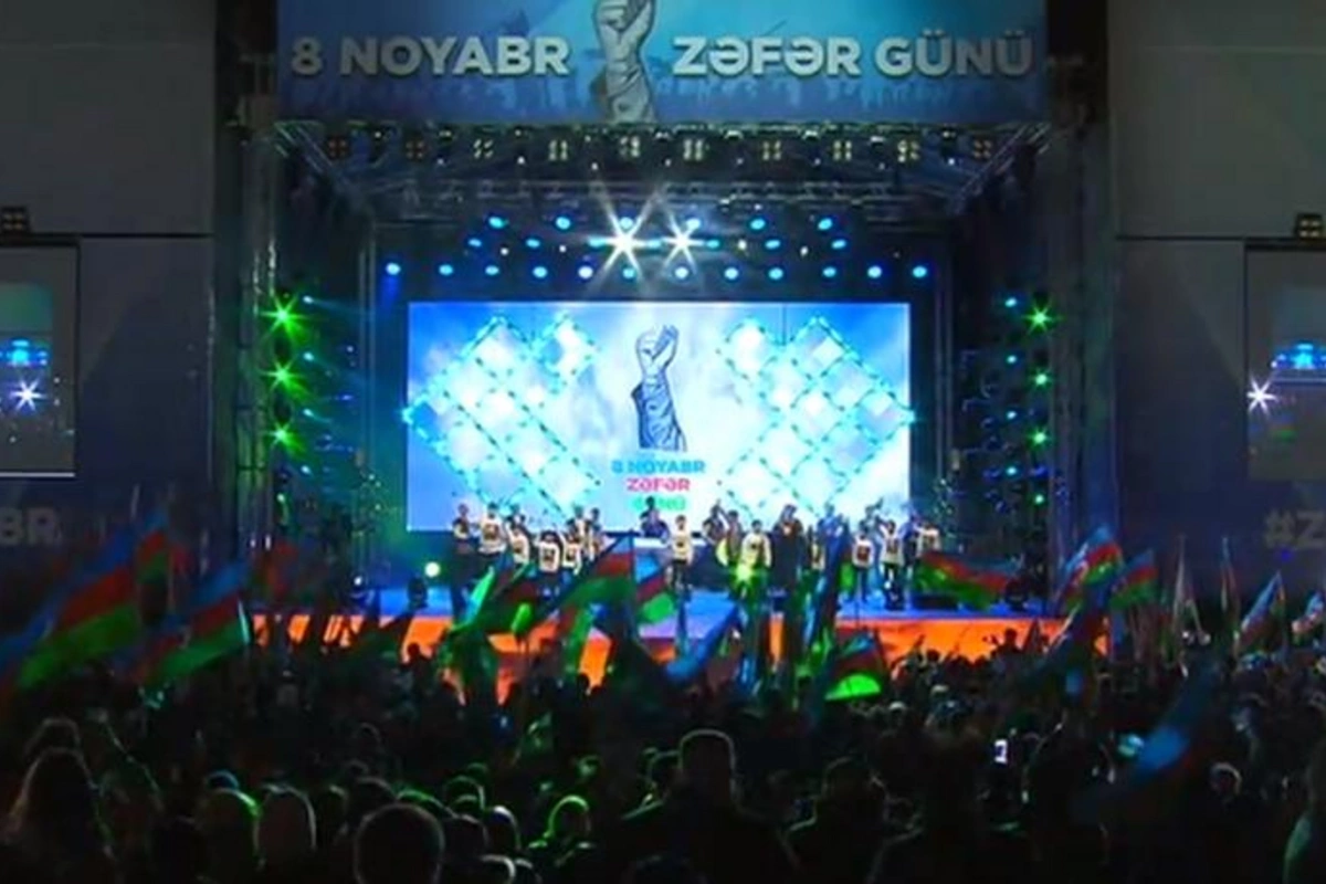 Dənizkənarı Milli Parkda Zəfər Günü ilə bağlı bayram konserti keçirilib, atəşfəşanlıq olub — YENİLƏNDİ