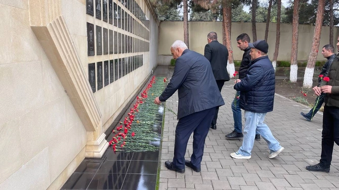 8 Noyabr - Zəfər Günü ilə bağlı Salyanda şəhidlərin xatirəsi anıldı — FOTOLAR