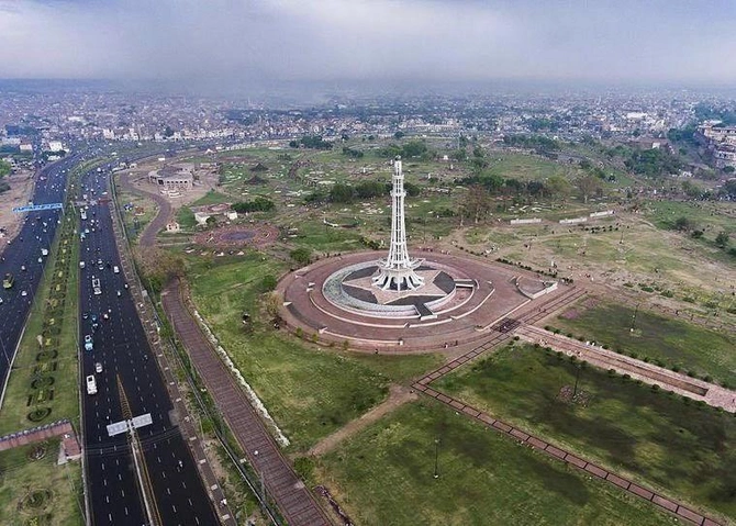 Pakistanın məşhur abidəsi Azərbaycan bayrağı ilə işıqlandırılıb — FOTOLAR Pakistanın məşhur abidəsi Azərbaycan bayrağı ilə işıqlandırılıb — FOTOLAR