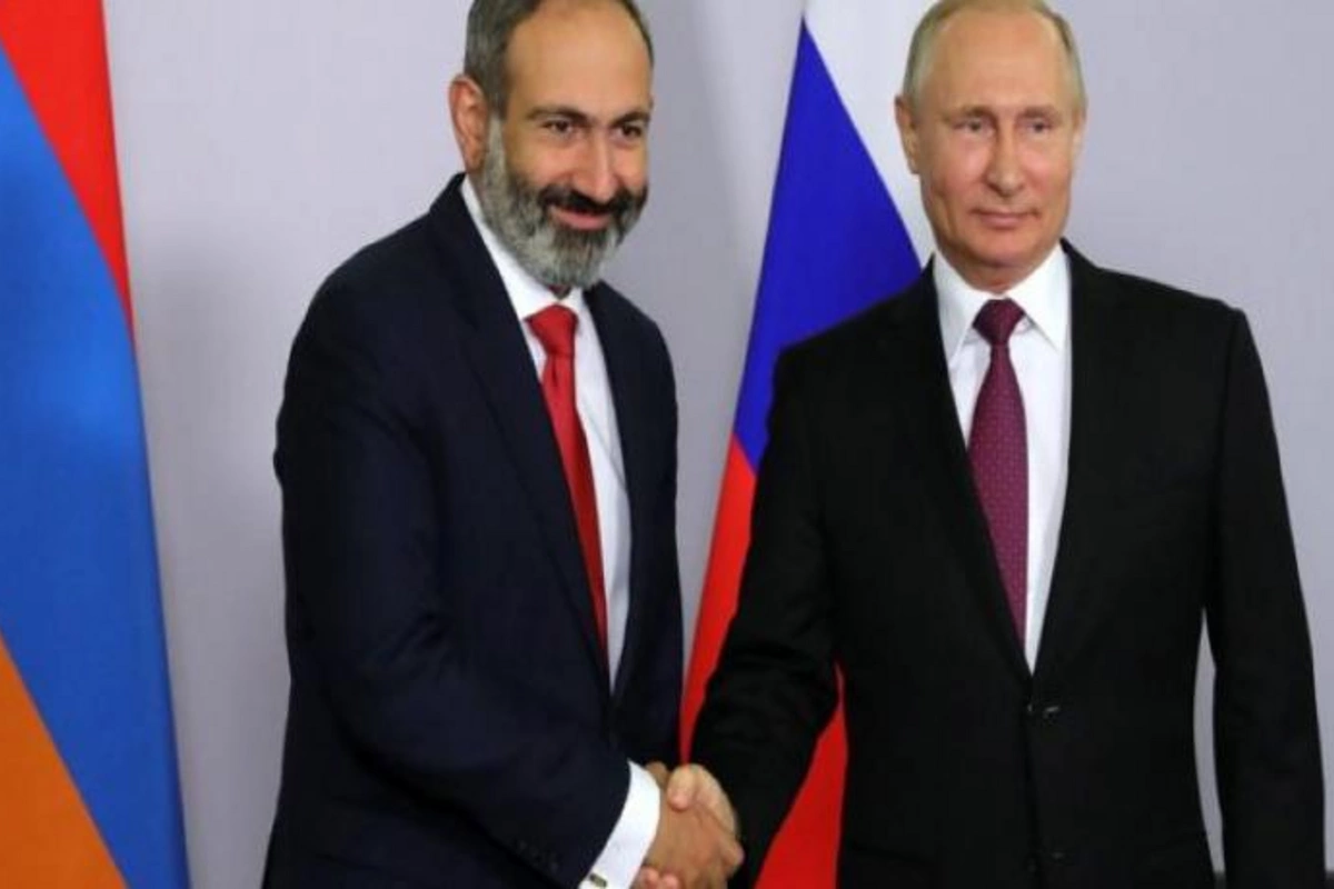 Putin Paşinyanla telefonla danışdı