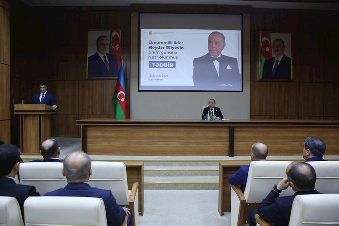 Heydər Əliyevin xatirəsi anıldı — FOTOLAR