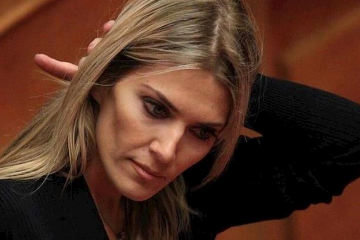 “Qırmızı fənərlər” məhəlləsindəki yunan gözəlçə