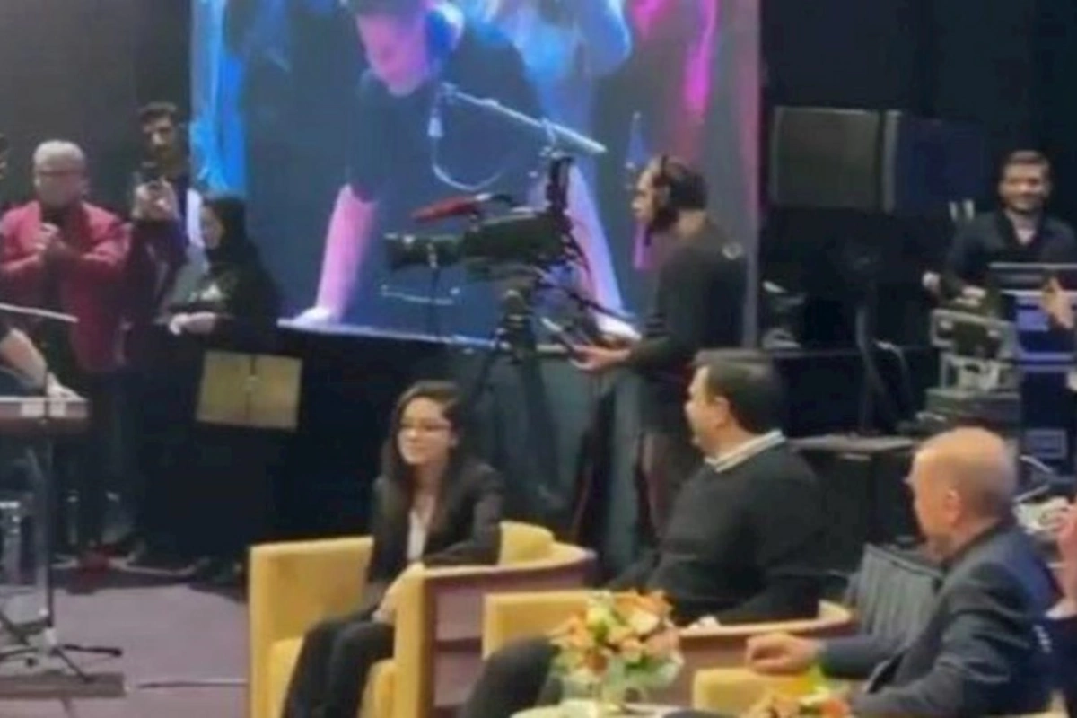 Ərdoğanın gənclərlə görüşündə gözlənilməz SÜRPRİZ — VİDEO