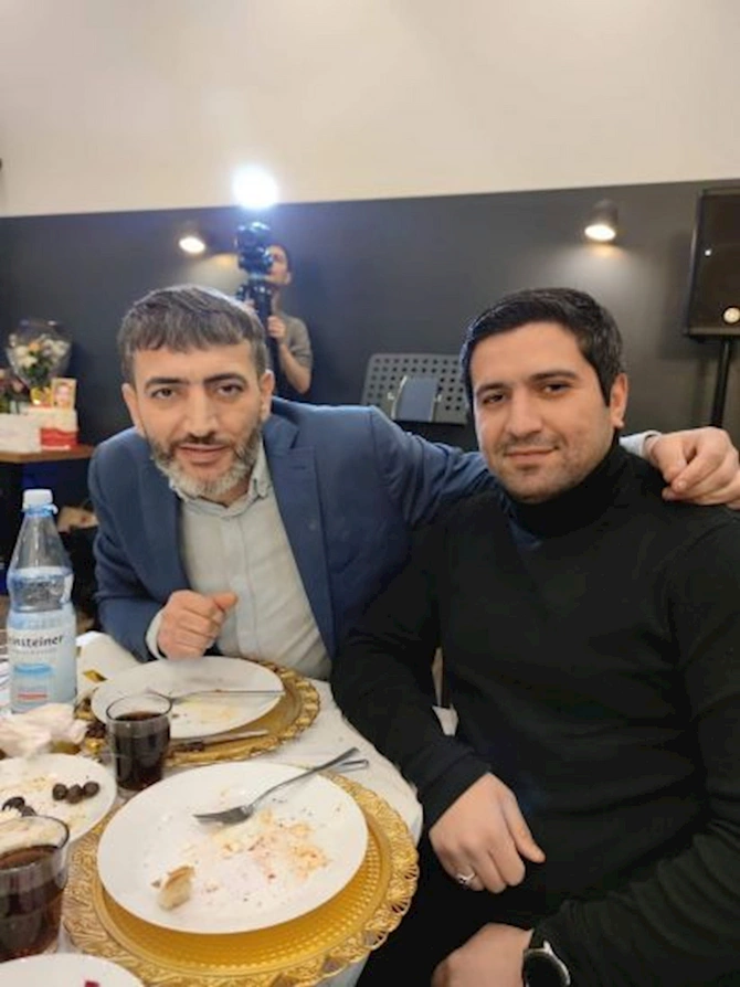 Almaniyada olan Ələkbər Yasamallı tanınmaz halda — FOTO Almaniyada olan Ələkbər Yasamallı tanınmaz halda — FOTO