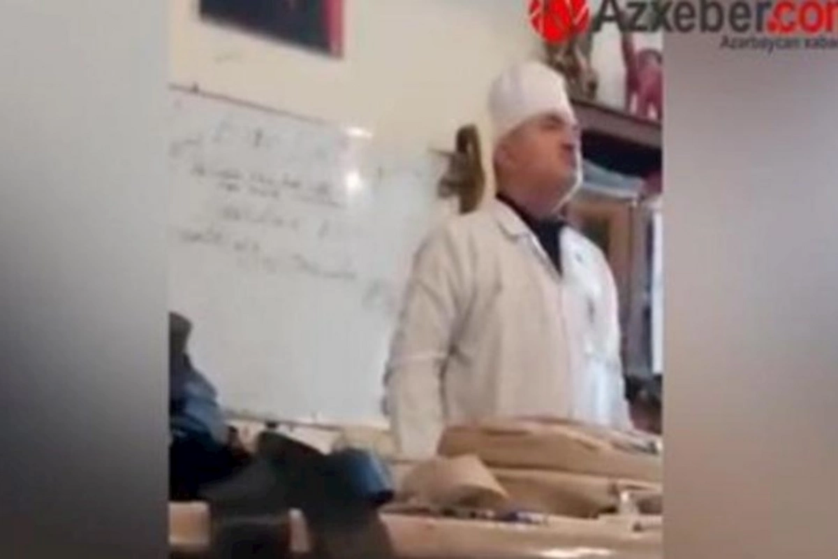 Azərbaycanda tələbələr müəllimi özündən çıxartdı: “Tüpürüm sifətinizə” — VİDEO