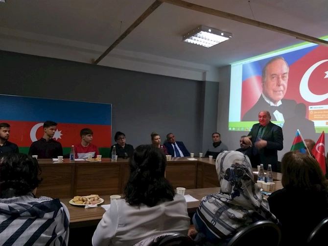 Milli QHT Forumunda Heydər Əliyev və Azərbaycançılıq məfkurəsi adlı konfrans keçirildi — FOTOLAR Milli QHT Forumunda Heydər Əliyev və Azərbaycançılıq məfkurəsi adlı konfrans keçirildi — FOTOLAR