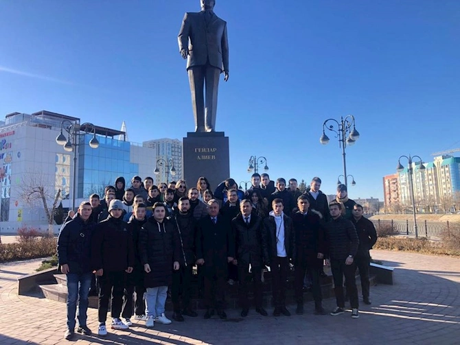 Ümummilli lider Heydər Əliyevin xatirəsi Həştərxan şəhərində yad edilib — FOTO Ümummilli lider Heydər Əliyevin xatirəsi Həştərxan şəhərində yad edilib — FOTO