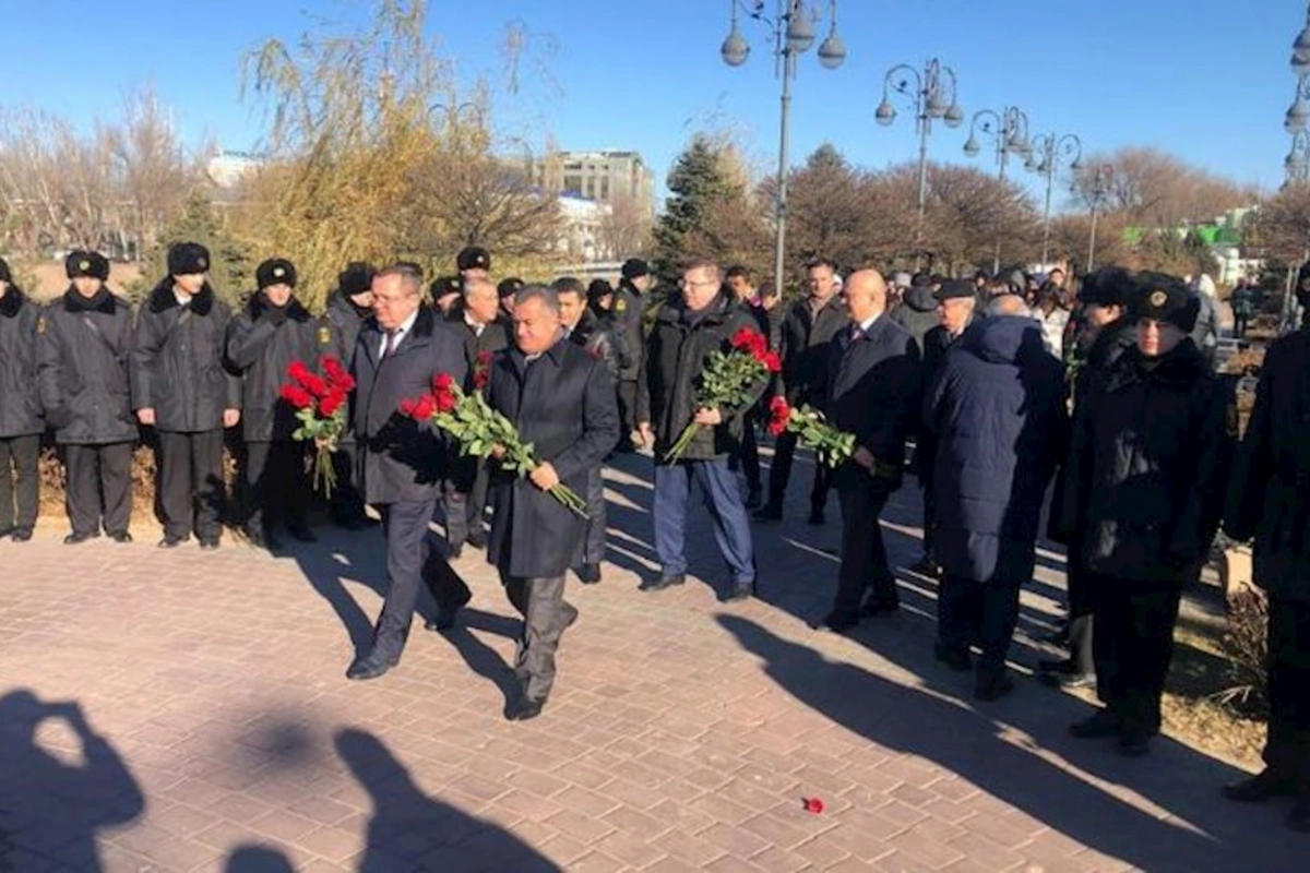 Ümummilli lider Heydər Əliyevin xatirəsi Həştərxan şəhərində yad edilib — FOTO