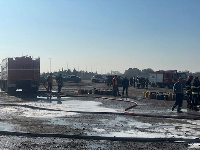 Səngəçalda güclü yanğın: 50 ton dizel, yük avtomobili, kafe — YENİLƏNİB (FOTO/VİDEO)